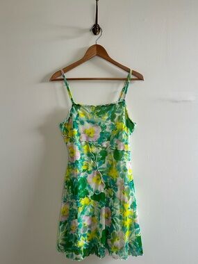 Green floral mesh dress with patchwork-like ruffle stitching- M